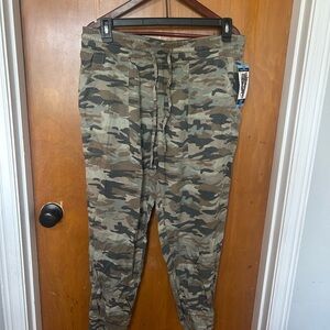 NWT Gap Classic Olive Camo Tencel Joggers Size L